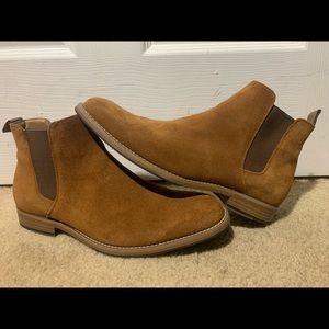 Men’s Brown Suede Chelsea Boots.